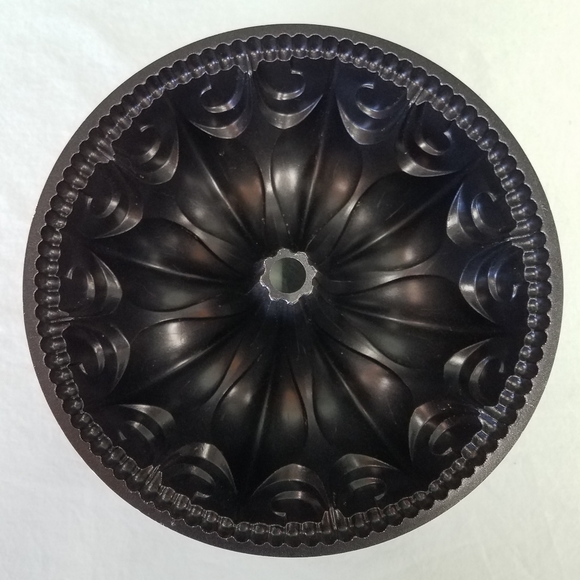 Nordic Ware Fleur De Lis Bunt Pan - Picture 3 of 6